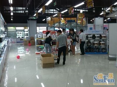 6月28日蘇寧興義商城超級店盛大開業，家電區域人氣爆棚引領消費熱潮